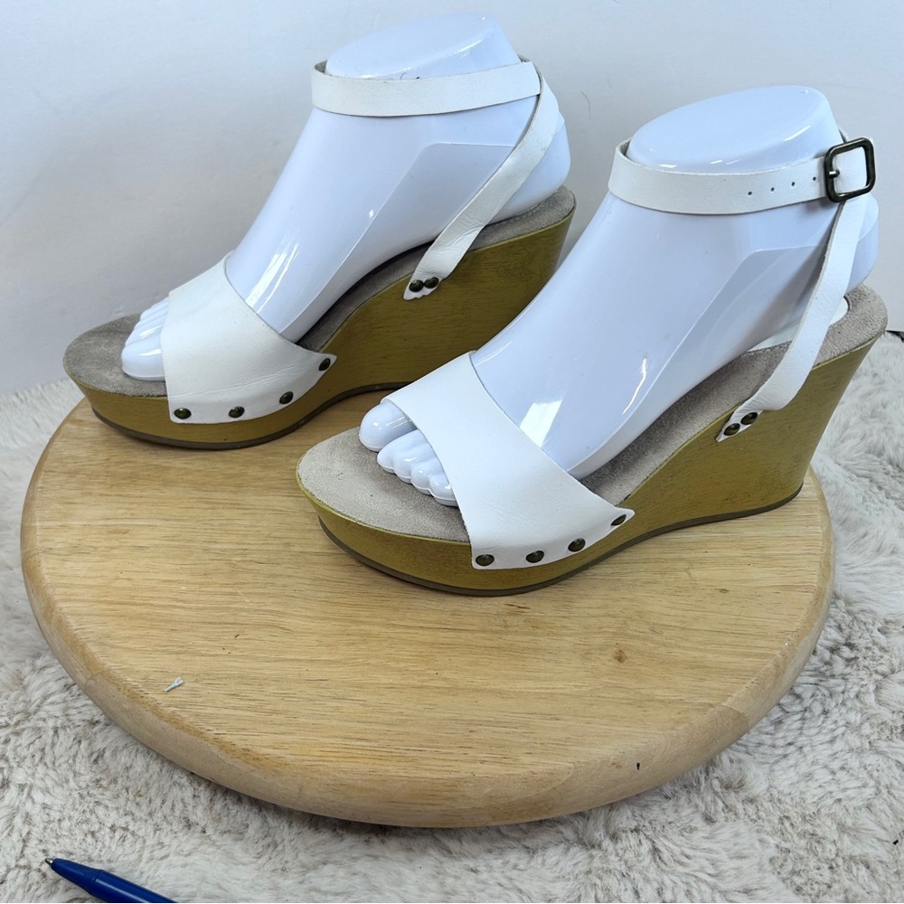 Source Unknown New White and Tan  Platform Shoes‎ with Cross Back Ankle Straps